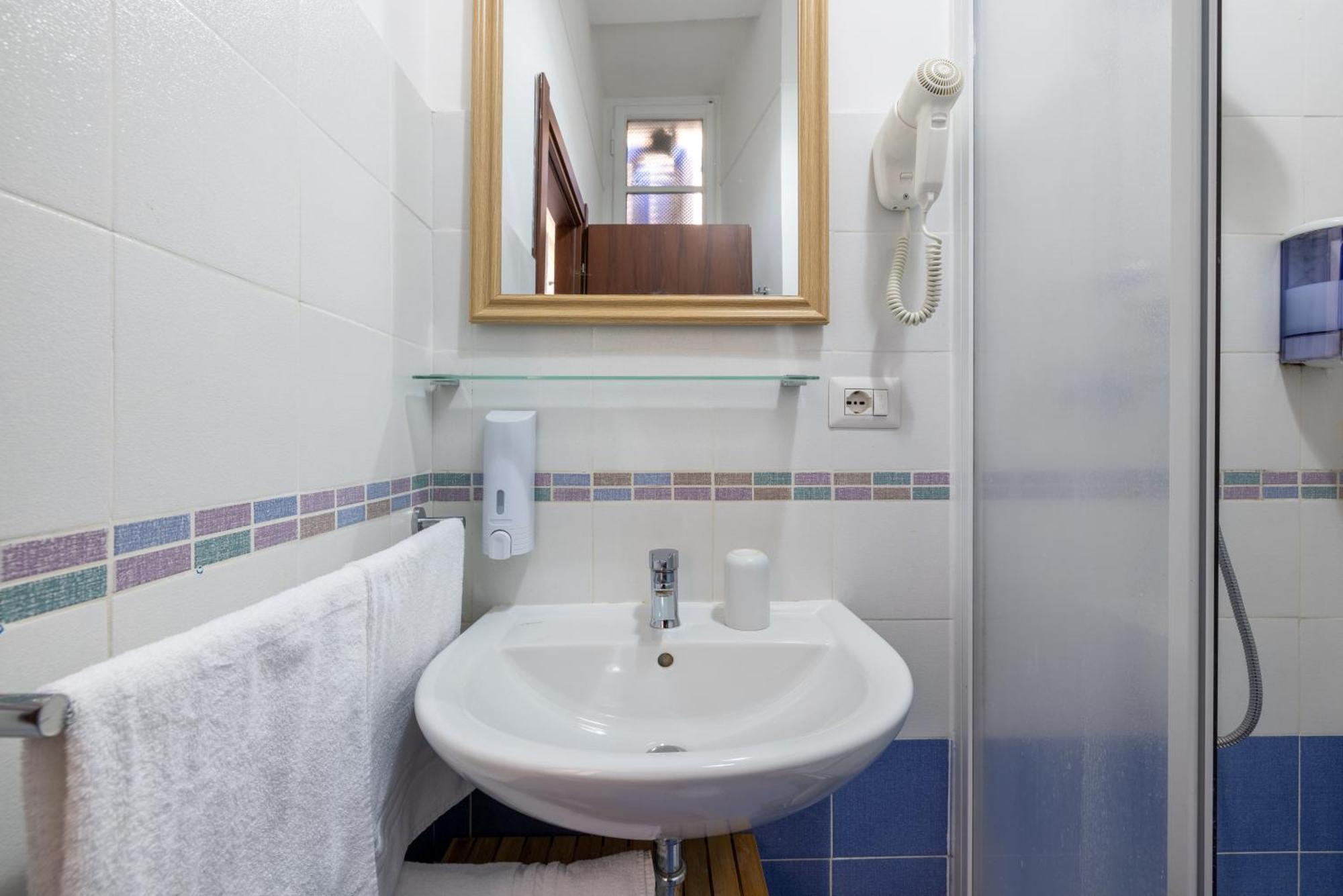 Domus Castroni Scipioni Bed & Breakfast Rome Exterior photo